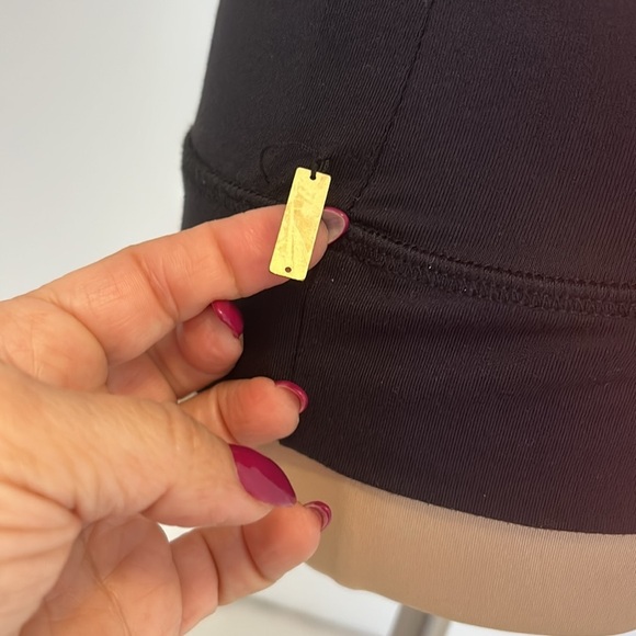 Alala Twisted Back Hooded Tank Black - Picture 7 of 9